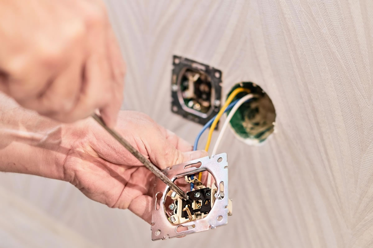 4 Ways to Avoid Common Electrical Code Violations