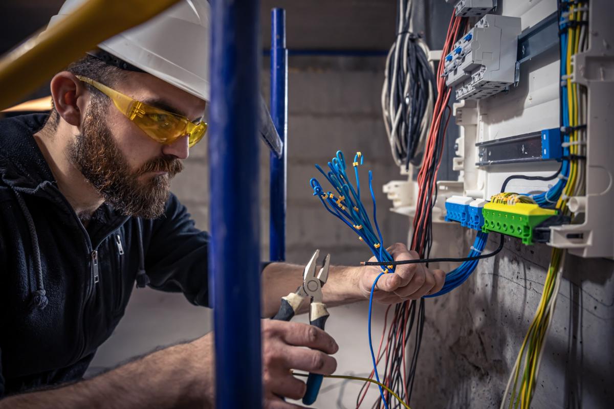 6 Qualities That Signal a Great Electrician