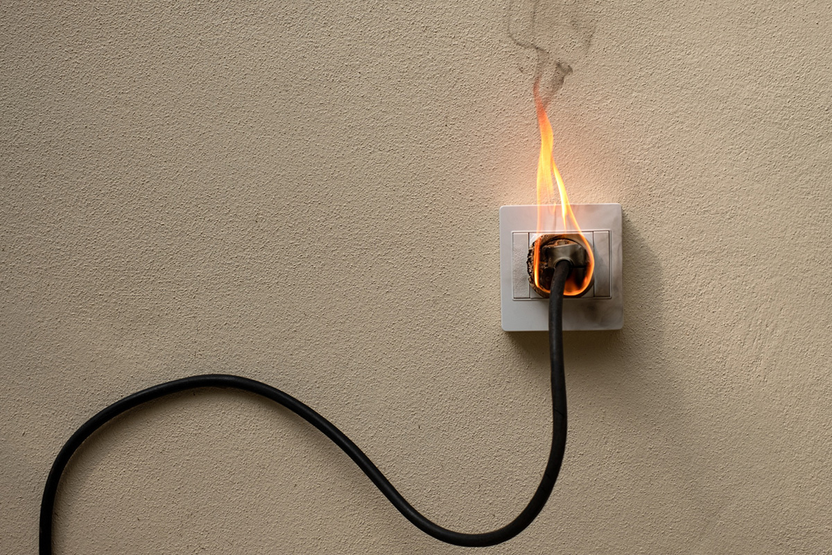 When to Call an Electrician: Spotting Electrical Issues